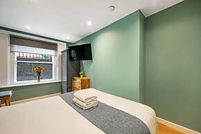 Host Apartments Catharine Quarters IV