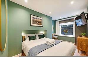 Host Apartments Catharine Quarters IV