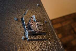 Host Apartments Henry s Hideaway