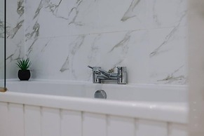 Host Apartments Henry s Hideaway