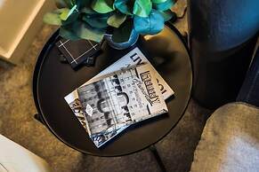 Host Apartments Henry s Hideaway