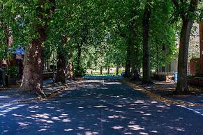 Host Apartments Kensington Quarters III