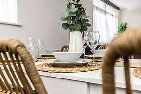 Host Apartments The Scandi Hideaway