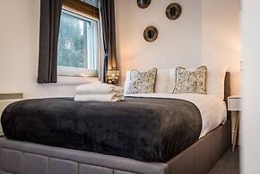 Host Apartments The Church View