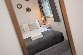 Host Apartments The Church View