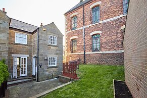 Host Stay Sandstone Cottage