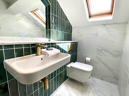 Host Stay Canning Quarters III