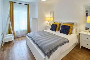 Host Stay Bellflower Mews