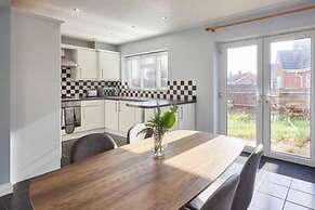 Host Stay Tibshelf House
