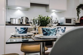 Host Stay Waterfront Penthouse