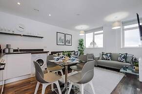 Host Stay Waterfront Penthouse