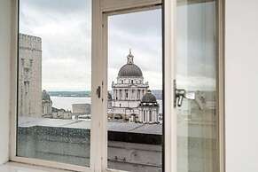 Host Stay Waterfront Penthouse