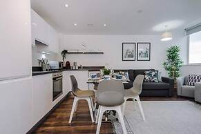 Host Stay Waterfront Penthouse