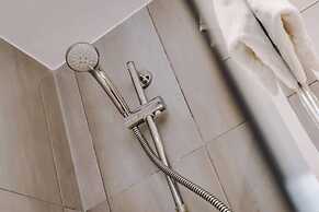 Host Stay Waterfront Penthouse