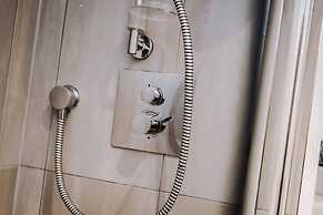 Host Stay Waterfront Penthouse