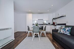 Host Stay Waterfront Penthouse