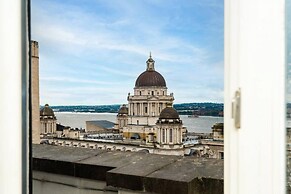 Host Stay Waterfront Penthouse