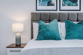 Host Stay Waterfront Penthouse