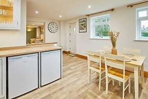 Host Stay Fawcett Cottage