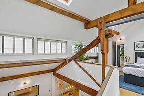 Host Stay The Cavern Quarter Loft