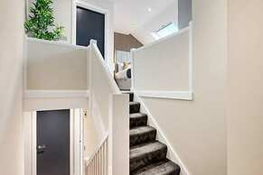 Host Stay Halifax House Living