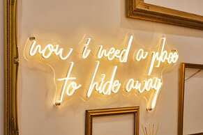 Host Stay Queen Square Hideaway