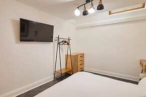 Host Stay Queen Square Hideaway