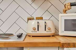 Host Stay Queen Square Hideaway