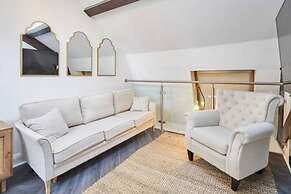 Host Stay Queen Square Hideaway