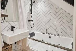 Host Stay Queen Square Hideaway