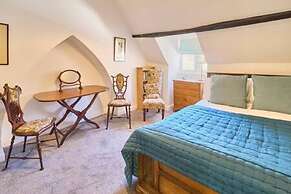 Host Stay St Radigunds House