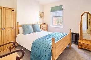 Host Stay St Radigunds House