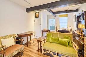 Host Stay St Radigunds House