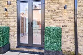Host Stay Faversham Studio