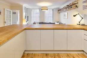Host Stay Cobb Court