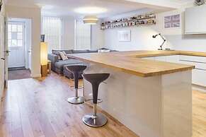 Host Stay Cobb Court