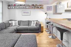 Host Stay Cobb Court