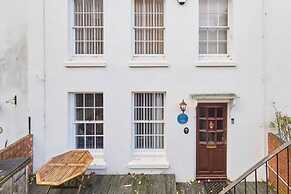 Host Stay Cobb Court