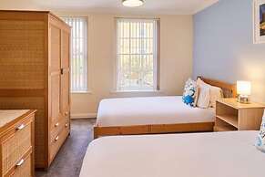 Host Stay Cobb Court