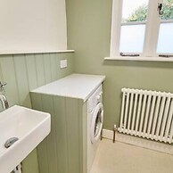 Host Stay Sparrows Nest