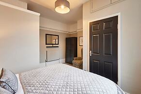 Host Stay Endeavour Sails