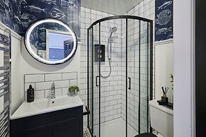 Host Stay Endeavour Sails