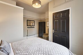 Host Stay Endeavour Sails