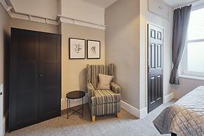 Host Stay Endeavour Sails