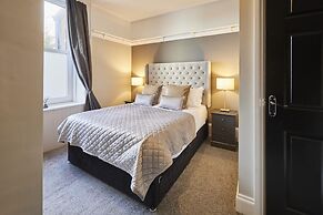 Host Stay Endeavour Sails