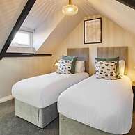 Host Stay Penny Farthing Cottage