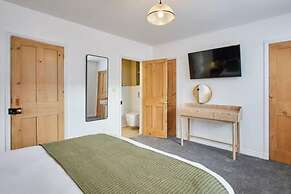 Host Stay Penny Farthing Cottage