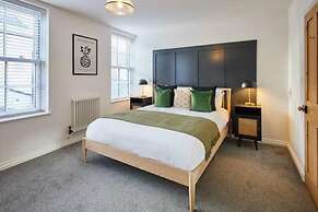 Host Stay Penny Farthing Cottage