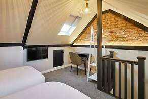 Host Stay Penny Farthing Cottage