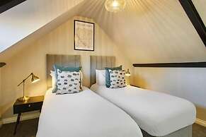 Host Stay Penny Farthing Cottage